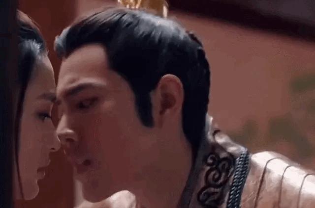 陈乔恩与王凯恋爱最新动态揭秘，小巷神秘小店中的浪漫情缘