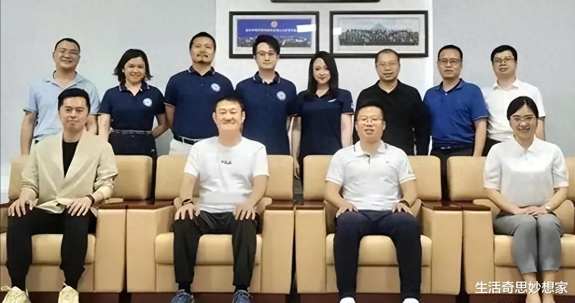 攀上女领导唐诚最新,攀上女领导唐诚最新——科技之光，引领未来体验