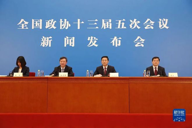 小城政治日常与温馨时光，最新政治新闻概览