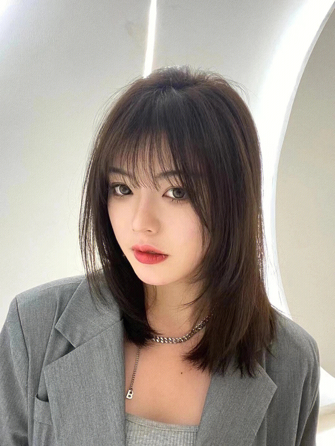 最新锁骨发型，展现变化之美，自信与成长的旋律