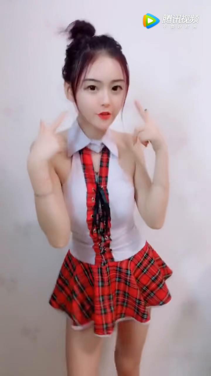 最新潮流妹妹，小巷中的时尚宝藏