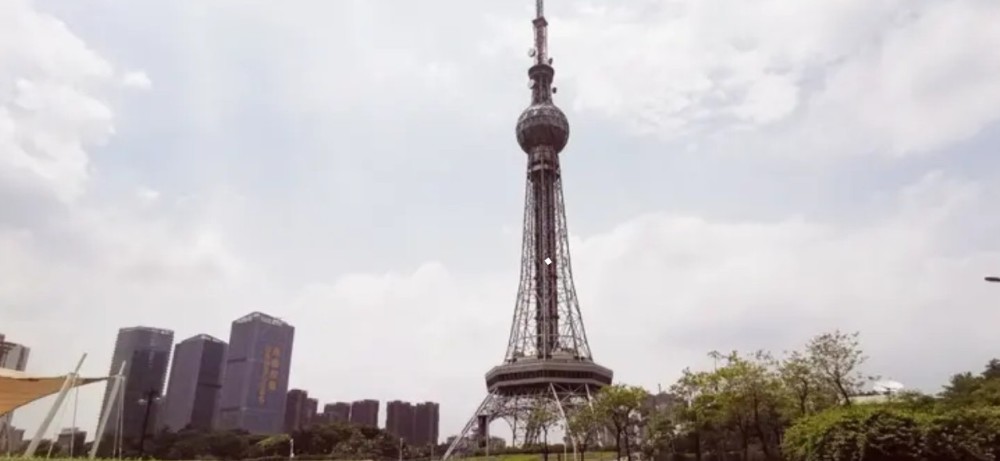电视塔高耸云端，触摸未来科技之巅的高度揭秘