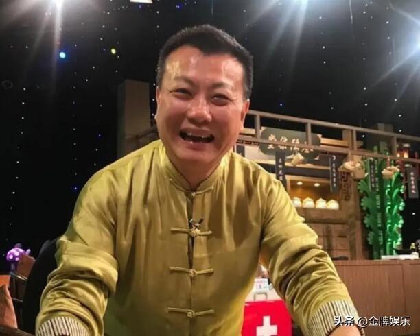 滑稽戏女演员,滑稽戏女演员，舞台上的璀璨明珠