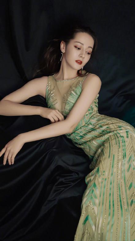 新疆女演员，舞台与银幕的耀眼之星