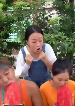 搞笑吃西瓜比赛视频制作指南，轻松制作精彩比赛视频！