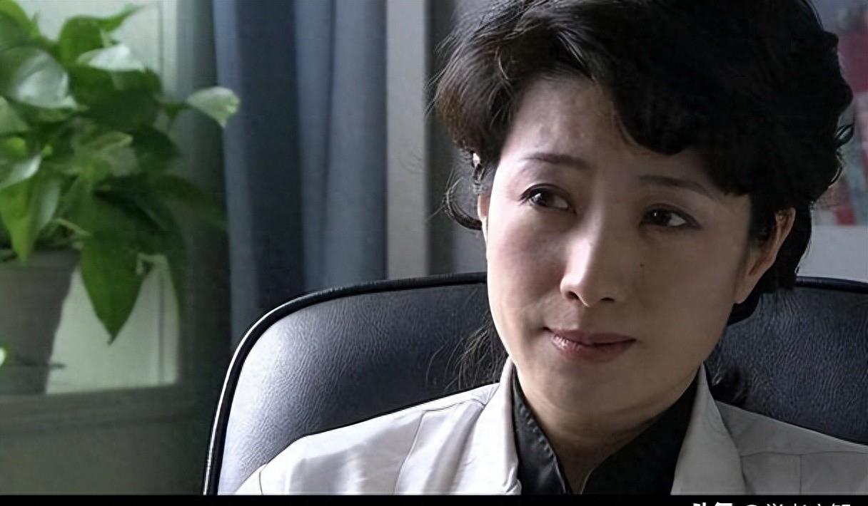 王静，演艺之路的璀璨之星