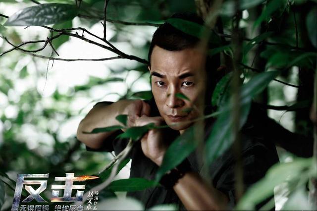 反击演员，小巷隐秘剧场中的热血演绎