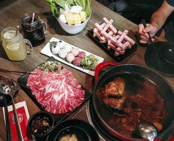 最新直播挑战超辣火锅，成就自信人生之旅